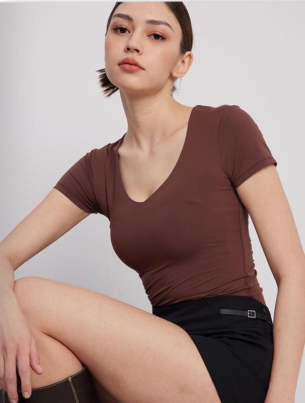 PUMIEY V-Neck Short Sleeve Basic Women's Slimming Fit Top - Comfortable & Elegant Streetwear Tshirt for Summer Wear