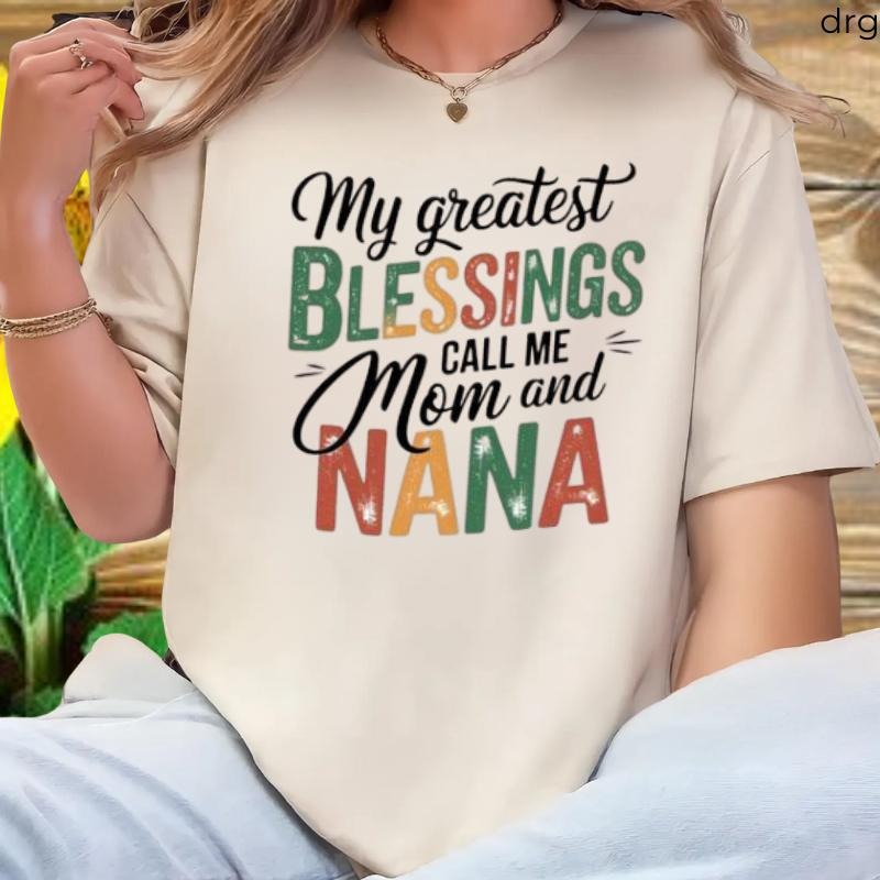 Women's Casual Crew Neck T-Shirt - "My Greatest Blessings Call Me Mom and Nana" Print, All-Season Comfort, Perfect for Spring & Summer Fashion