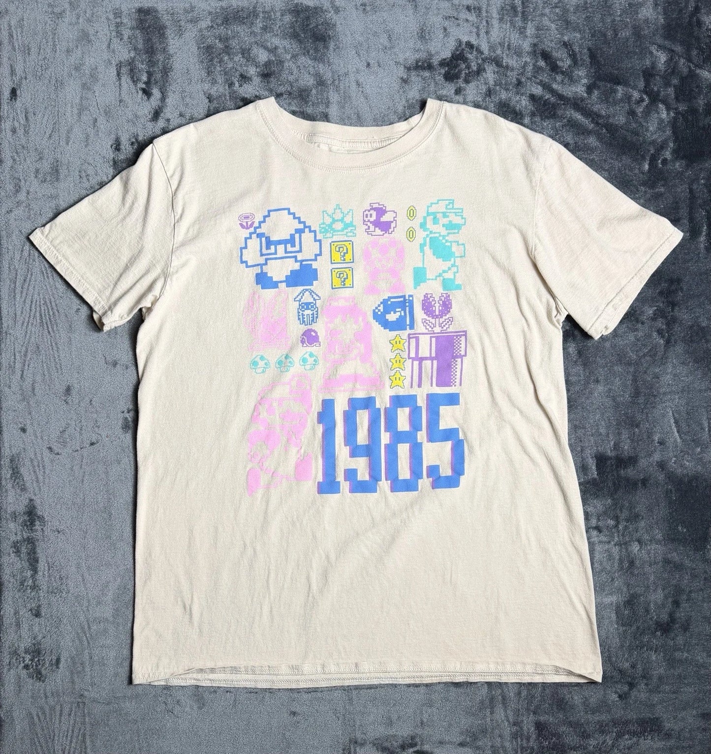Nintendo Super Mario Bros 1985 Pastel Jumble Graphic T-Shirt Men’s Large Tan